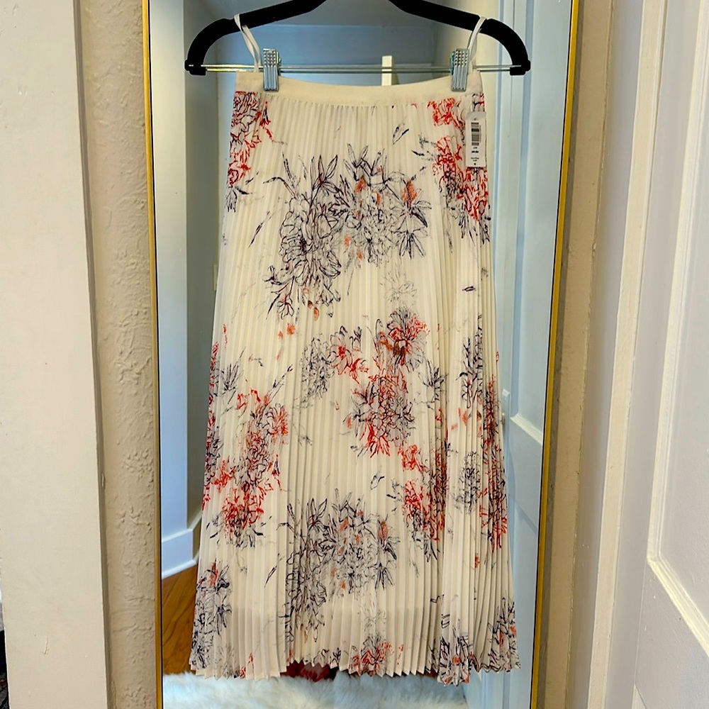 NWT Babaton floral skirt xs Aritzia